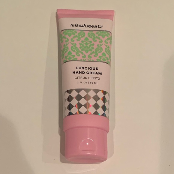 Refreshments Cleansing Facial Wipes and Citrus Spritz  Hand Cream - Picture 4 of 5